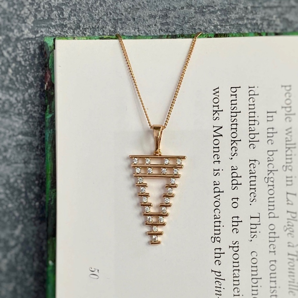 LAST ONE 🔥 Triangle Pendant Necklace | 18K Gold Plated